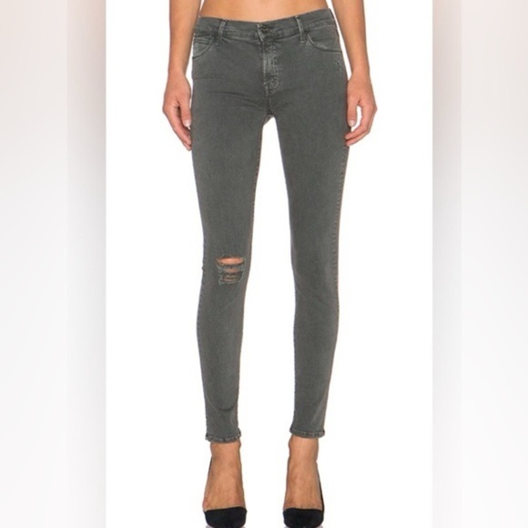 MOTHER Denim - Mother The Charmer Distressed Jeans in Forest size 28
